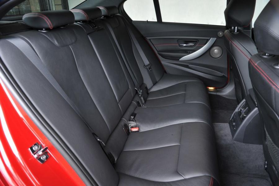  BMW 3-Series 2012 года  (фото 15 из 191)